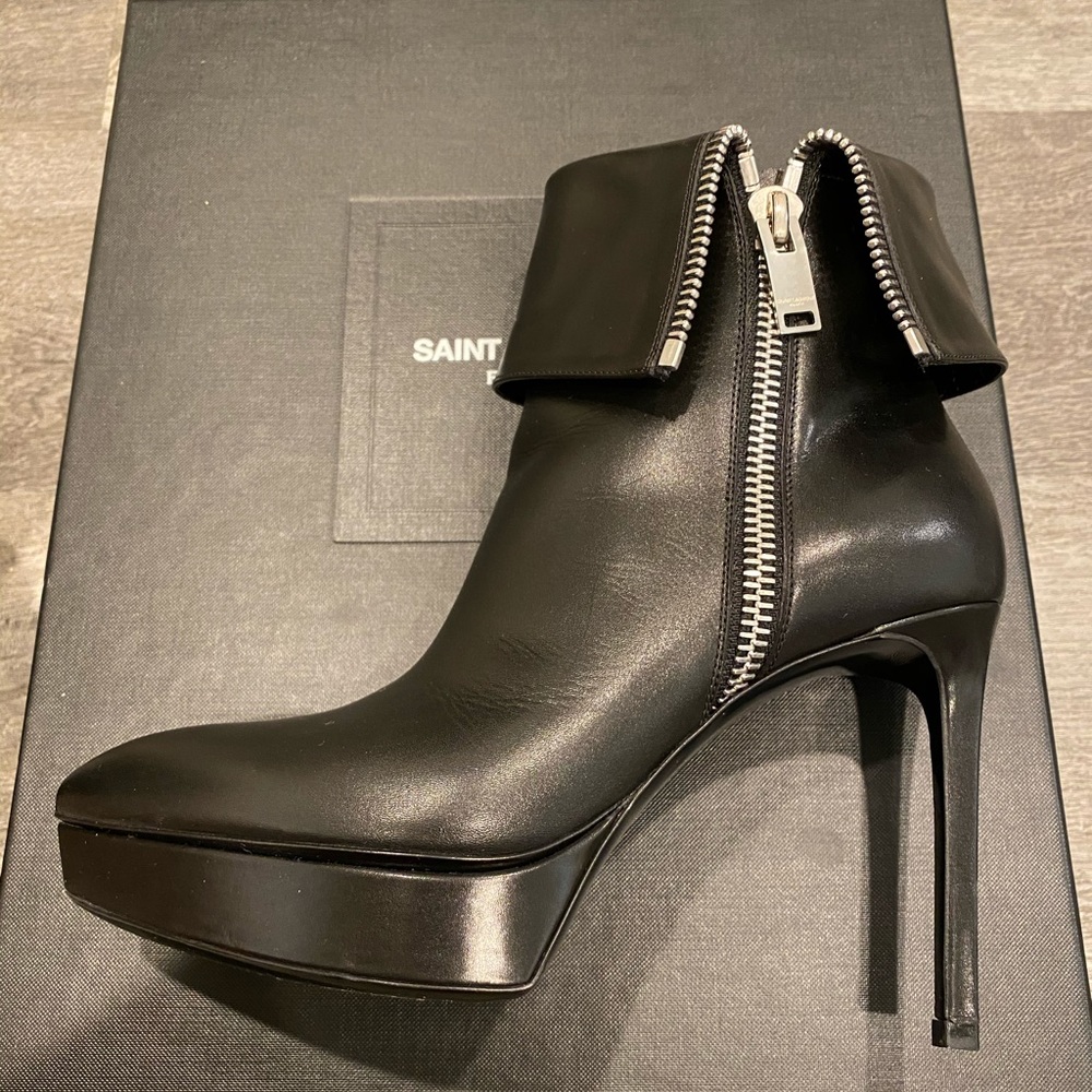 YSL Yves Saint Laurent Janis Zip booties 37